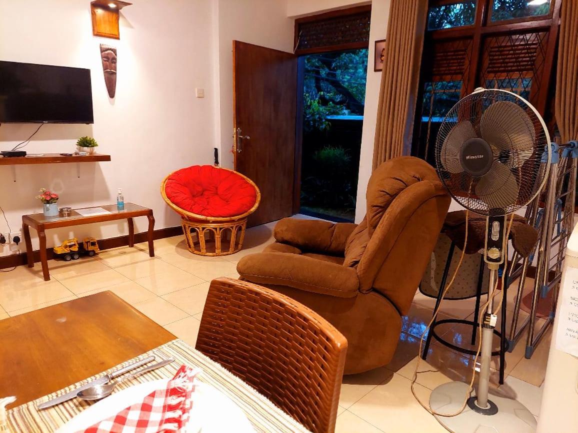 Golden Villa Kandy - "Free Pickup From Kandy " Eksteriør bilde